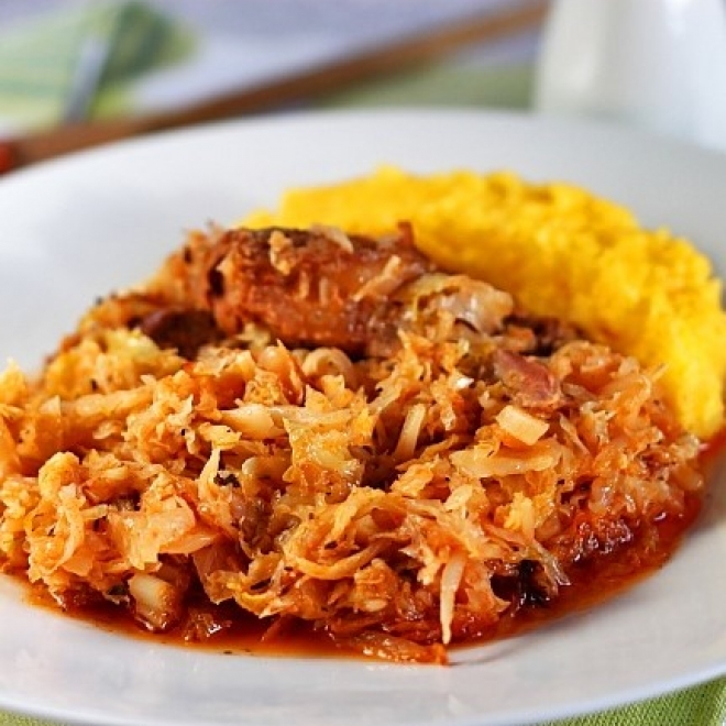  VARZA CALITA CU CARNATI AFUMATI SI MAMALIGA (500g)