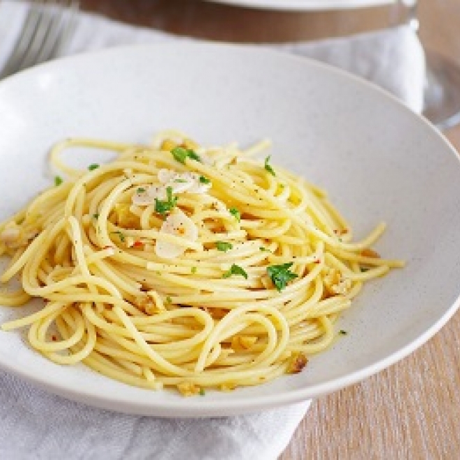  SPAGHETTI AGLIO OLIO (350g)